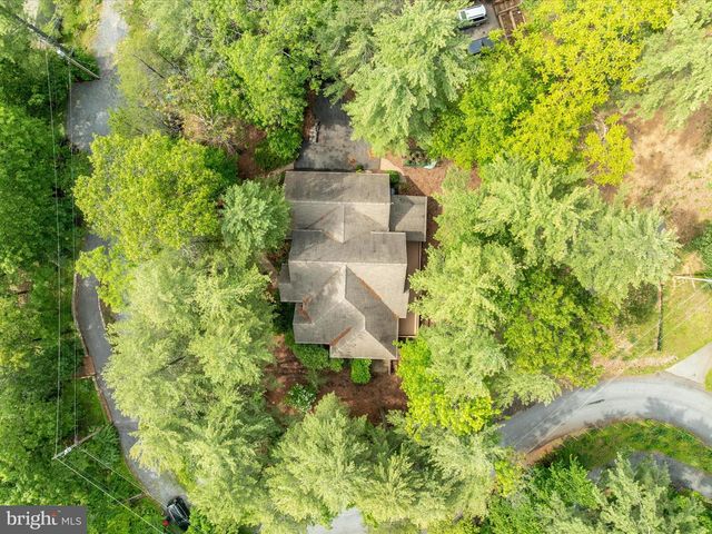 228 SUNSET CIR, Cross Junction, VA 22625