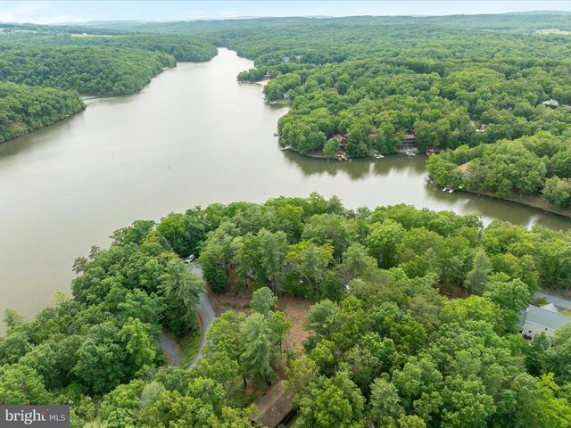228 SUNSET CIR, Cross Junction, VA 22625