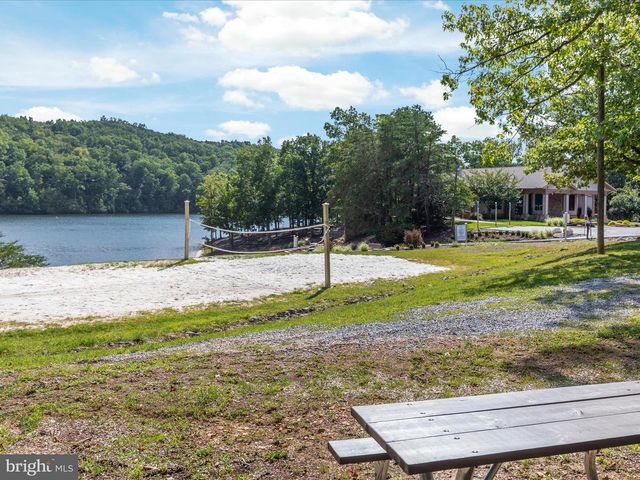 228 SUNSET CIR, Cross Junction, VA 22625