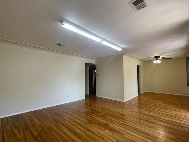 1025 Kentucky Street SE, Albuquerque, NM 87108