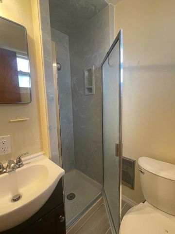 1025 Kentucky Street SE, Albuquerque, NM 87108