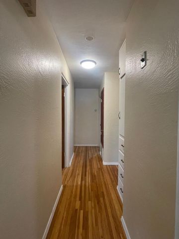 1025 Kentucky Street SE, Albuquerque, NM 87108