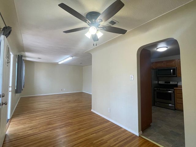 1025 Kentucky Street SE, Albuquerque, NM 87108