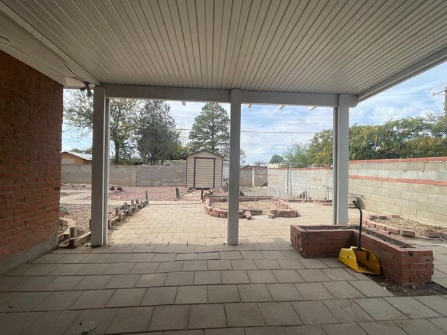 1025 Kentucky Street SE, Albuquerque, NM 87108