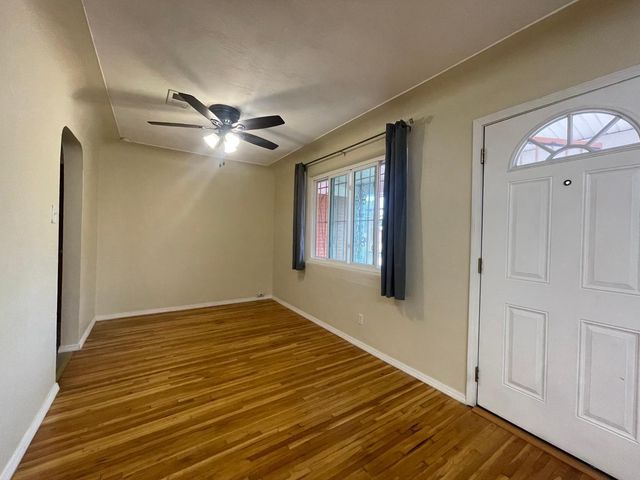 1025 Kentucky Street SE, Albuquerque, NM 87108