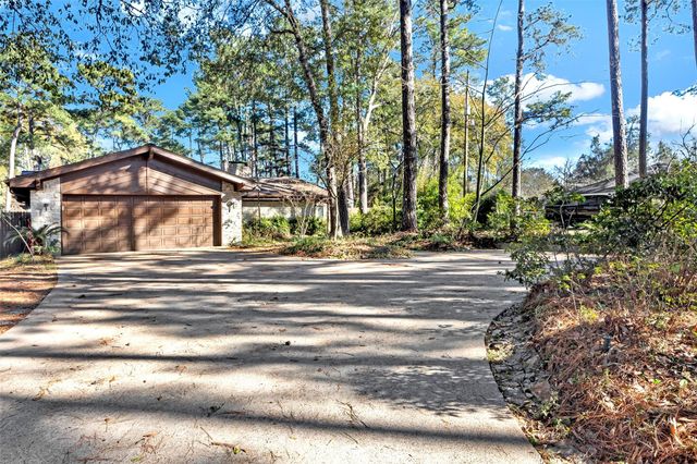 207 Wroxton Drive, Conroe, TX 77304