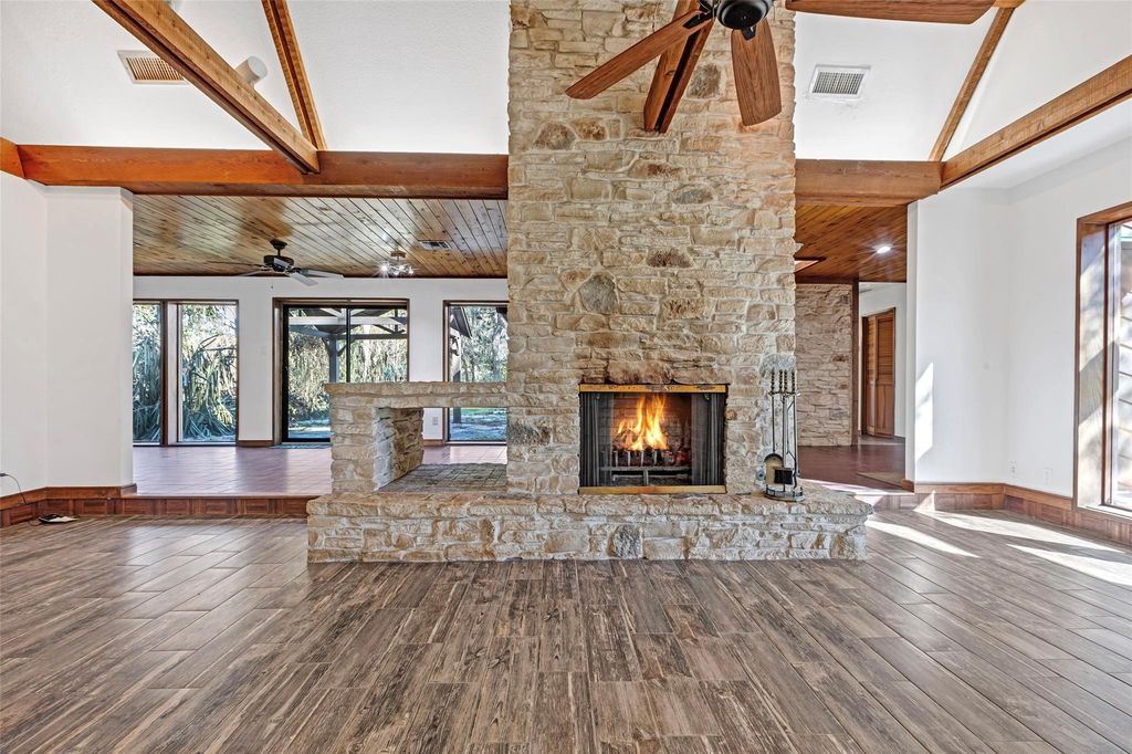 207 Wroxton Drive, Conroe, TX 77304