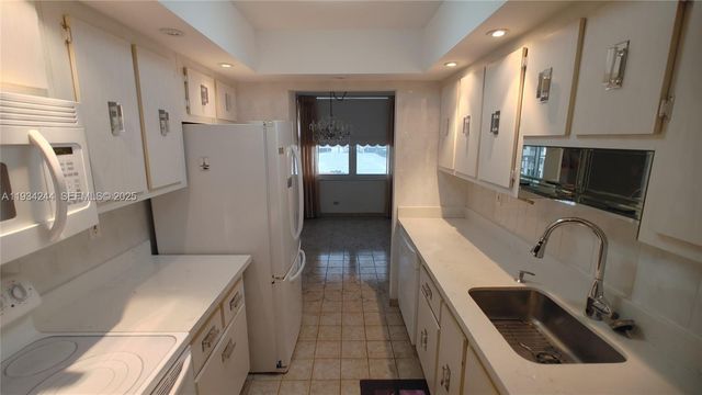 301 174th St 1405, Sunny Isles Beach, FL 33160