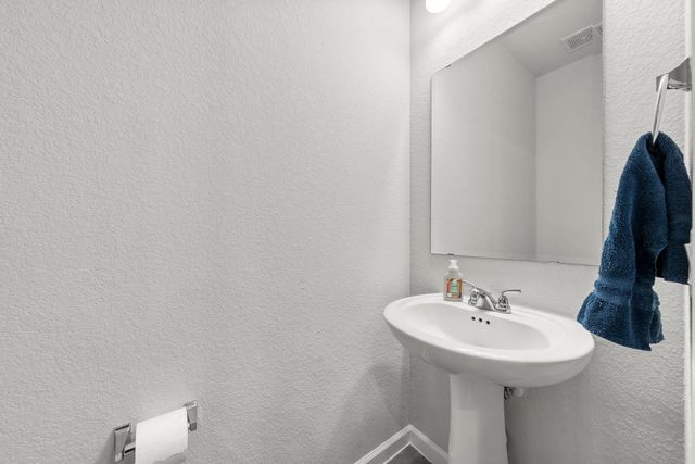 204 Bluff Creek LN, Georgetown, TX 78628