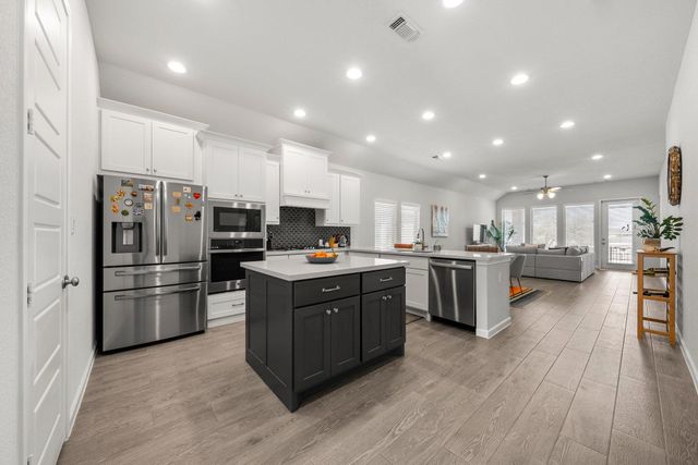 204 Bluff Creek LN, Georgetown, TX 78628