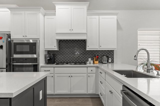 204 Bluff Creek LN, Georgetown, TX 78628