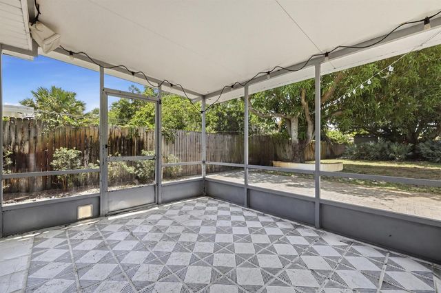 1225 15th Avenue N, Lake Worth Beach, FL 33460