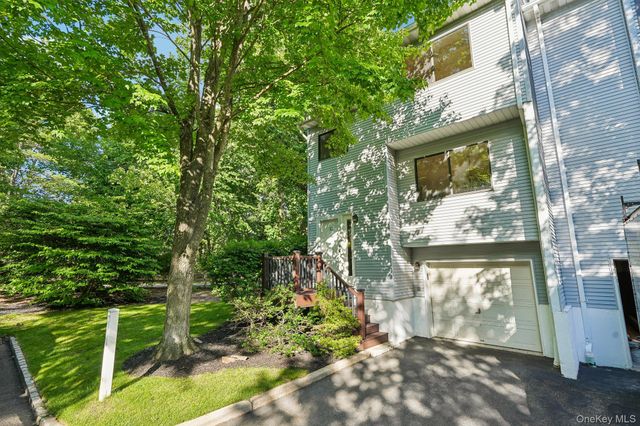 12 Evan Court, Nanuet, NY 10954