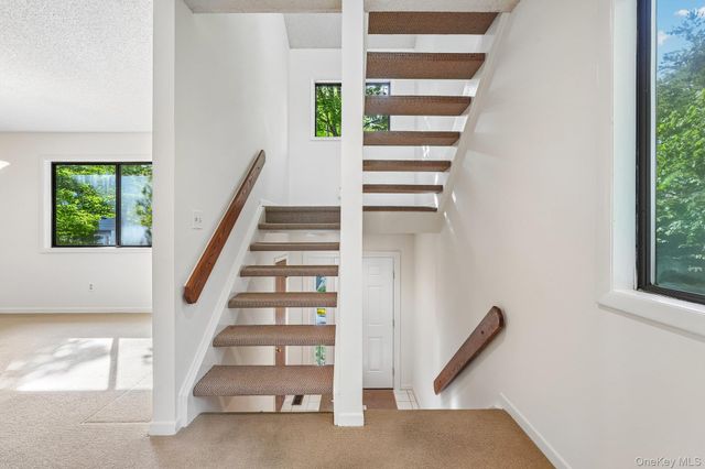 12 Evan Court, Nanuet, NY 10954