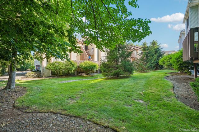 12 Evan Court, Nanuet, NY 10954