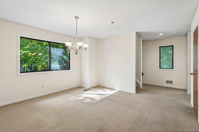 12 Evan Court, Nanuet, NY 10954