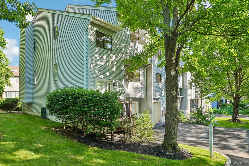 12 Evan Court, Nanuet, NY 10954