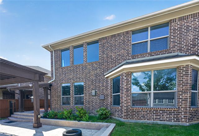 1049 Chickasaw Drive, Carrollton, TX 75010