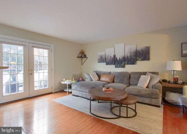 606 SHOWERS ST, Harrisburg, PA 17104