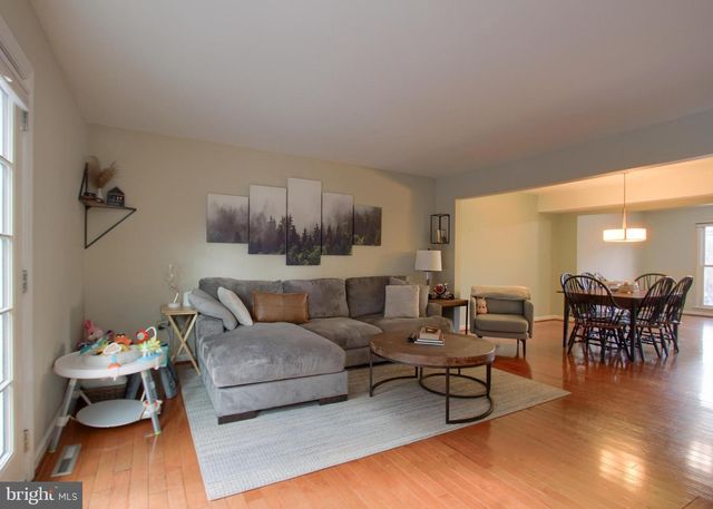 606 SHOWERS ST, Harrisburg, PA 17104