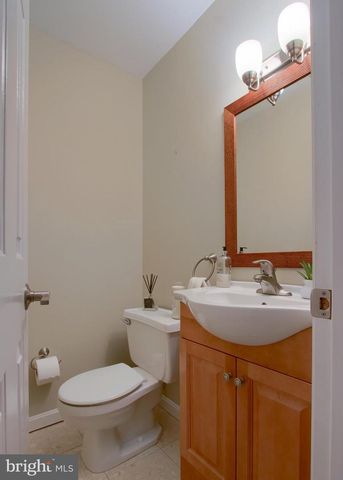 606 SHOWERS ST, Harrisburg, PA 17104