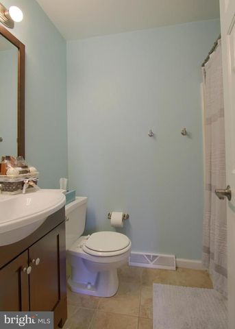 606 SHOWERS ST, Harrisburg, PA 17104