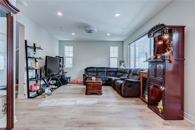 4240 S Crisanta Privado, Ontario, CA 91761