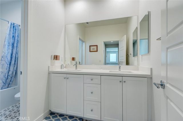 4240 S Crisanta Privado, Ontario, CA 91761