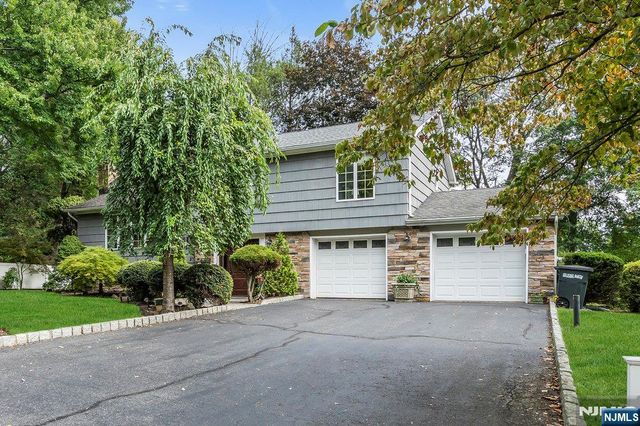 87 Greenbrook Place, Park Ridge, NJ 07656