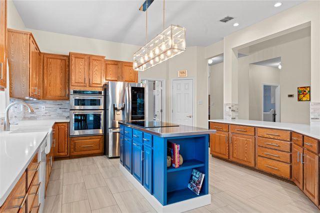 2400 Crest Park Drive, Arlington, TX 76006