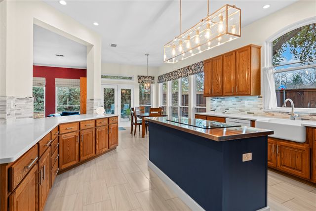 2400 Crest Park Drive, Arlington, TX 76006