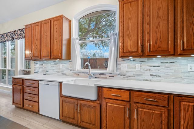 2400 Crest Park Drive, Arlington, TX 76006