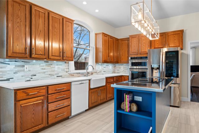 2400 Crest Park Drive, Arlington, TX 76006