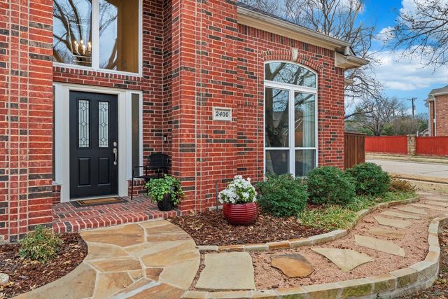 2400 Crest Park Drive, Arlington, TX 76006