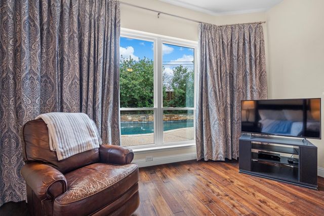 2400 Crest Park Drive, Arlington, TX 76006