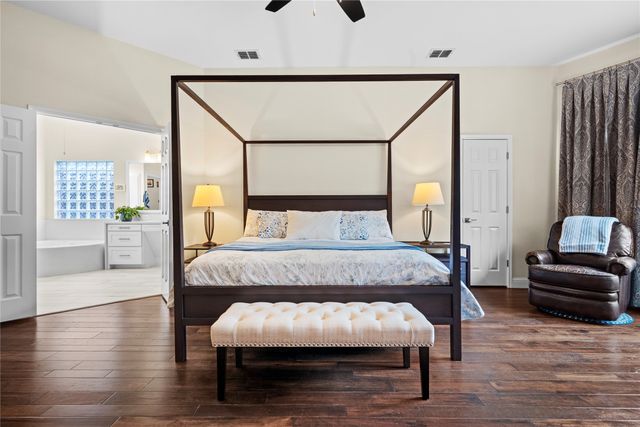 2400 Crest Park Drive, Arlington, TX 76006