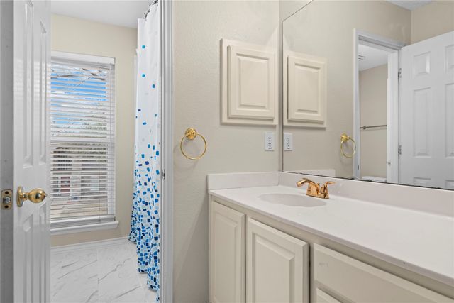 2400 Crest Park Drive, Arlington, TX 76006