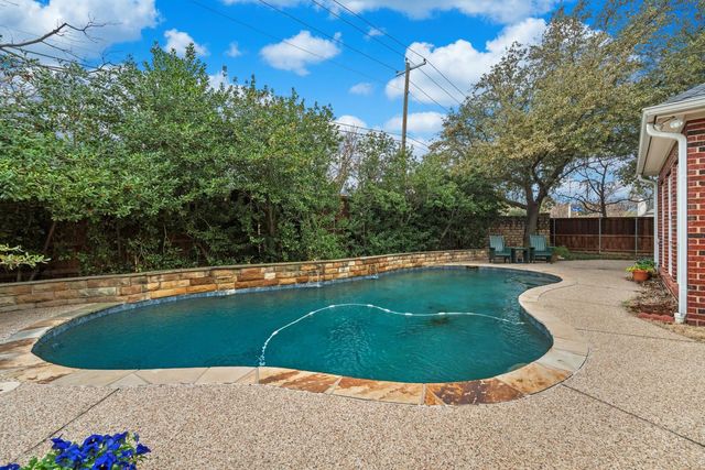 2400 Crest Park Drive, Arlington, TX 76006