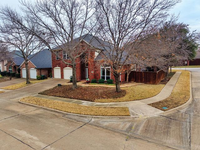 2400 Crest Park Drive, Arlington, TX 76006