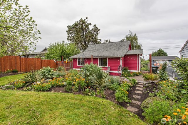 616 E Lopez Avenue, Port Angeles, WA 98362