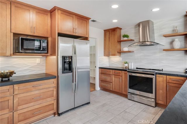 21 Rhode Island, Irvine, CA 92606