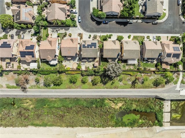 21 Rhode Island, Irvine, CA 92606