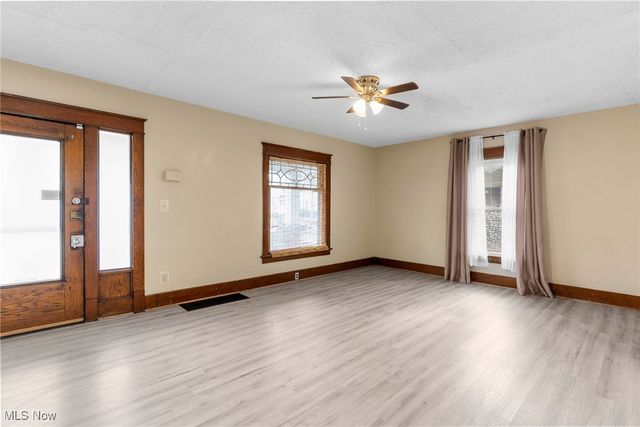 356 Laird Avenue SE, Warren, OH 44483