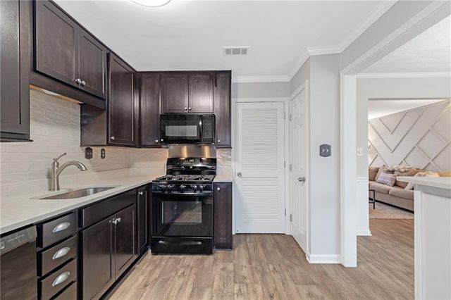 12 Surry County NW Place, Atlanta, GA 30318