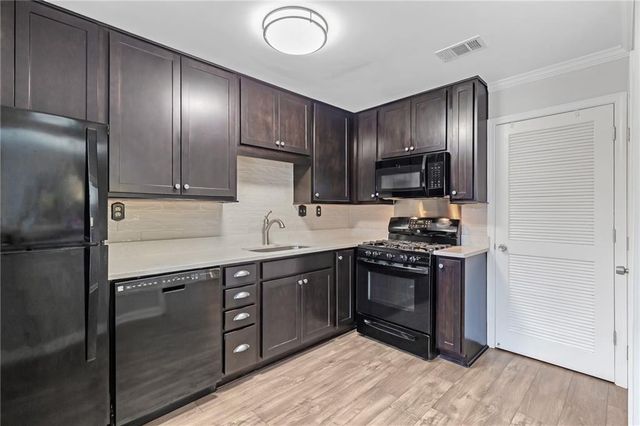 12 Surry County NW Place, Atlanta, GA 30318