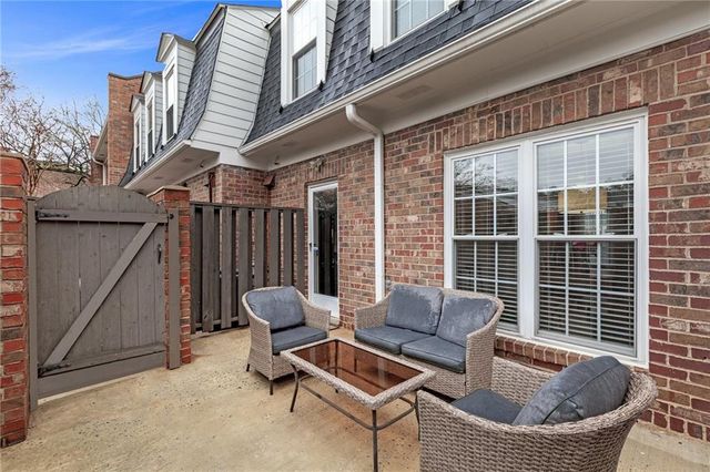 12 Surry County NW Place, Atlanta, GA 30318