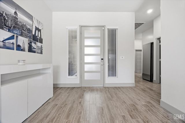 6618 Sycamore Wood Lane, Bakersfield, CA 93313