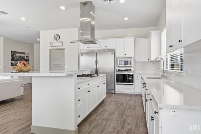 6618 Sycamore Wood Lane, Bakersfield, CA 93313