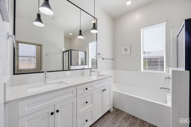6618 Sycamore Wood Lane, Bakersfield, CA 93313