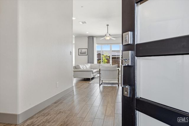 6618 Sycamore Wood Lane, Bakersfield, CA 93313